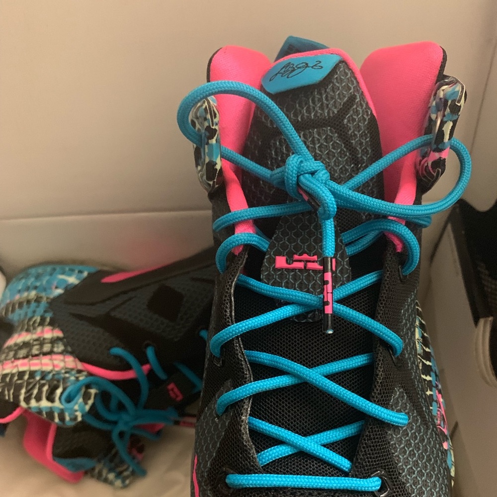 Labron sneakers - Picture 2 of 3
